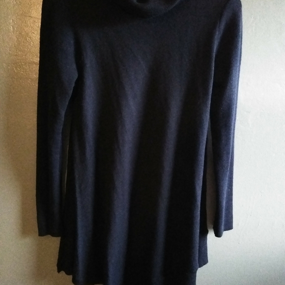 Sweaters - Picture 4 of 10